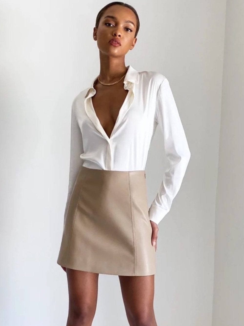 Aritzia Babaton Beige A-Line Mini Skirt - Sleek Women’s Skirt